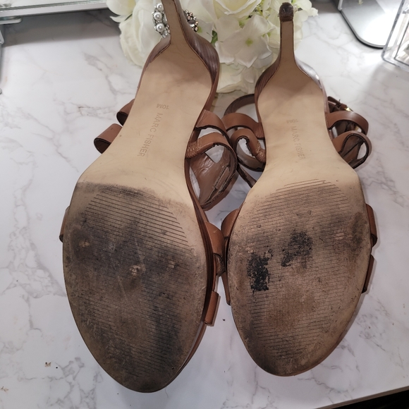 Leather and wood grained heel sandal - Picture 4 of 6